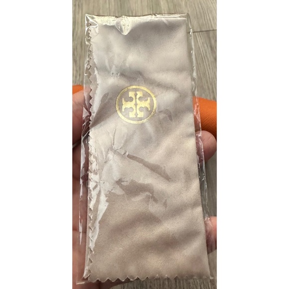 Tory Burch Orange Glasses Case w/Cleansing Cloth - Picture 4 of 12